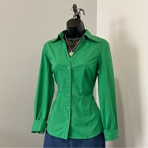 Alluring green button down 💚